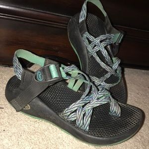 Women’s Chacos Sz 5